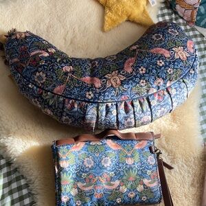 DockATot La Maman Wedge with All in One Clutch Changer